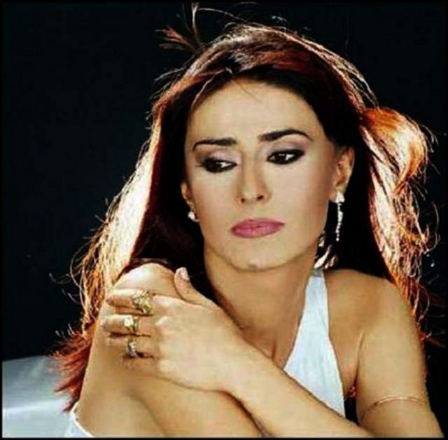 YILDIZ TİLBE Yıldız Tilbe: Hiç üç çocuk babası gibi durmuyorsun... Hakan Ural: Zaten iki çocuğum var...