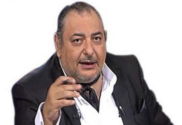 REHA MUHTARReha Muhtar telefondaki adama fırça atıyor! Reha Muhtar: Bütün bunları nasıl yaptın ha? Cevap ver? Telefondaki Adam: Bakın efendim şöyle izah edeyim... Reha Muhtar: Sus konuşma, hala utanmadan izah ediyorsun! Cevap versene?!... Telefondaki Adam: ......?
