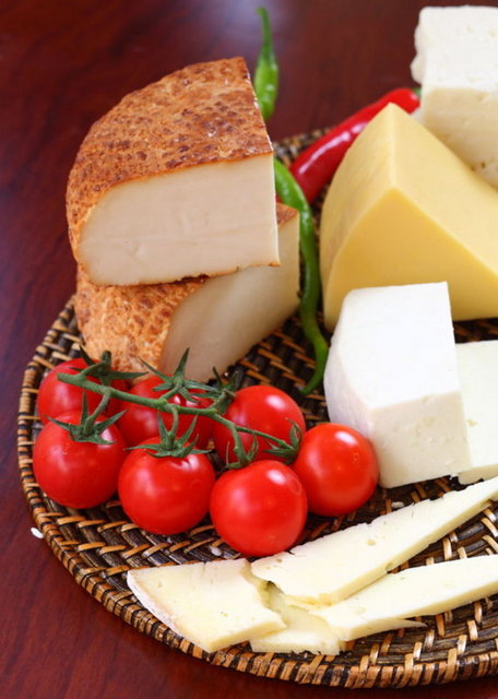 Süt ürünleri: Ekşi süt ürünleri, yoğurt, peynir, özellikle eski ve çok mayalı tuzlu peynirler, tuzlu tereyağı.