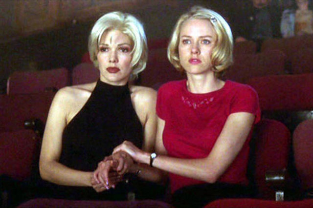 En allak bullak eden sahne. Mullholland Çıkmazı- Club Silencio -  -