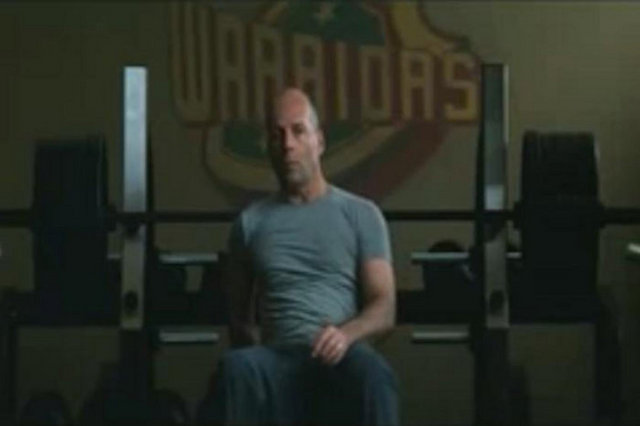 En iyi güç gösterisi sahnesi. Ölümsüz- Bruce Willis -  -  -