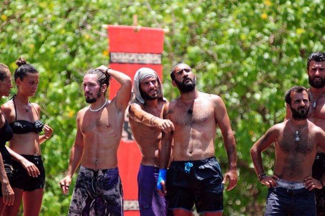 Survivor ünlüler takımında, Doğukan, Larissa,  Erhan, Bennu, Irmak, Cengiz, Ümit ve Nazenin bulunuyordu.