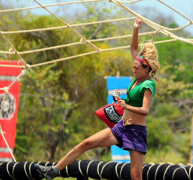 O zamana kadar bir fire vermeden gelen Ünlüler Nazenin'e veda etti. Larissa ile son ikiye kalan Nazenin adadan elenen ilk ünlü oldu.