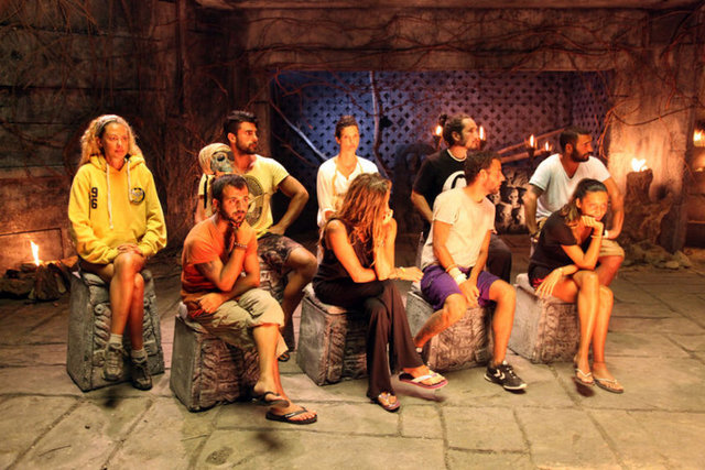 Kıbrıs'a adım atar atmaz, Panama'daki dokunulmazlık oyununu kaybeden Hilmi Cem ve Murat Ceylan SMS'te karşı karşıya geldi.