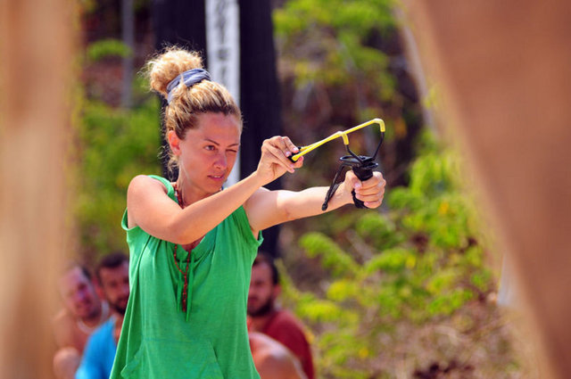 Birbirlerinin üzerine yürüyen ikiliyi ayırmak için takım arkadaşları büyük bir çaba sarfederken, yarışmanın sunucusu Ap Kırşan'ın araya girmesiyle kavga sona erdi. Ümit Karan'ın Duygu'ya 'Yürü git lan!' demesi ise Duygu'nun büyük tepkisini çekti.