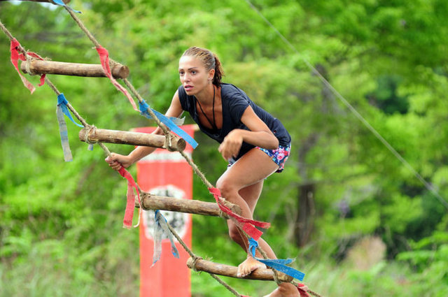 Duygu Çetinkaya ve Mustafa Sürmen arasında haklın oylaması sonucu Survivor Adasına veda eden üçüncü isim ise Mustafa oldu