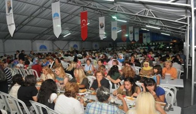 Arapça kökenli bir sözcük olan Ramazan, "Ramaza" (çok sıcak olma) kökünden gelir...