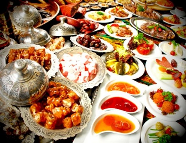 Erciyes üniversitesi Tıp Fakültesi Kardiyoloji Anabilim Dalı Başkanı Prof. Dr. Abdurrahman Oğuzhan yaptığı açıklamada, ramazan ayında iftar sonrası istenildiği kadar çay içilebileceğini ancak, sahurda bunu sınırlamak gerektiğini belirtti...