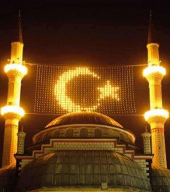 Bu bayramda yapılması gereken tüm törenler ve ibadetler Muhammed sav. tarafından düzenlendi...