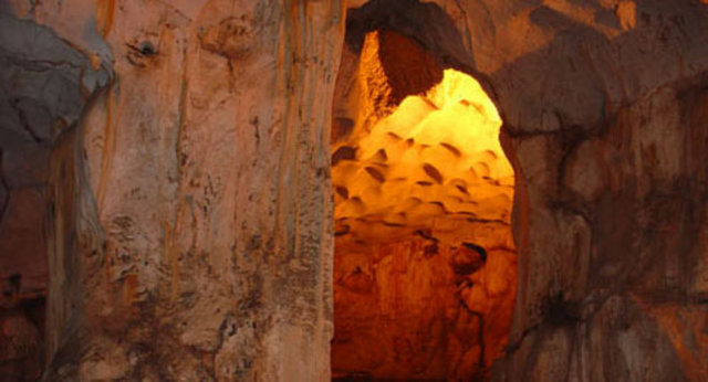 İlk uygarlıklardan bugüne -  - Karain mağaraları, Türkiye'nin en büyük ve aynı zamanda içinde insan yaşayan dogal mağaraları arasında yer alıyor.