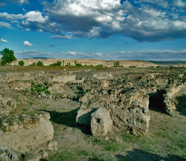 Kültepe'yi dünya tanıyor -  - Anadolu'nun en eski yazılı kaynakları da Kayseri'nin 8 km. doğusundaki Kültepe'de bulundu. Kültepe kazıları bütün dunyanın yakından takip ettiği bir çalışma.  -
