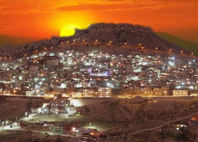 Mardin'i görmeden olmaz -  - Taşın insan yaşamındaki yerini, insan emeğinin taşı nasıl şekillendirdiğini görmek için dinlerin, mezheplerin harman olduğu Mardin'e yolunuzu düğürün.