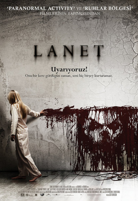 5-Lanet (Sinister) (2012): Gizemli bir eve taşınan suç yazarı Ellison, snuff film görüntüleri bulur. Ancak bu durum onu bir lanetin içine sürükleyecektir… "Lanet", "Şeytan Çarpması" ile tanınan Scott Derrickson'ın becerisiyle sinsilikten, tekinsizlikten ve yanılsamalardan sükunet yüklü bir anlam çıkarıyor.