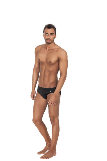 'Dünyada derece yapmak istiyorum'  - * Best Model'e katılma amacınız nedir?  - - Türkiye'de ve dünyada derece yapmak istiyorum.  -  - * En çok sevdiğiniz şarkıcı ve oyuncular kimlerdir?  - - Şarkıcı Ajda Pekkan ve Demet Akalın, oyuncu Kenan İmirzalıoğlu. -  - * Hangi sporları yapıyorsunuz?  - - Fitness başta olmak üzere, yüzme, basketbol.  -  - * Hayatta en çok hayran kaldığınız kişi kimdir? - - Babamdır. Kaç defa dibe vurduysa, oradan daha yükseğe çıkmayı başarmıştır.  -  - * Evlilik hakkında ne düşünüyorsunuz?  - - Evlilik her insanın hayattaki en büyük amacıdır. Ama henüz çok erken.