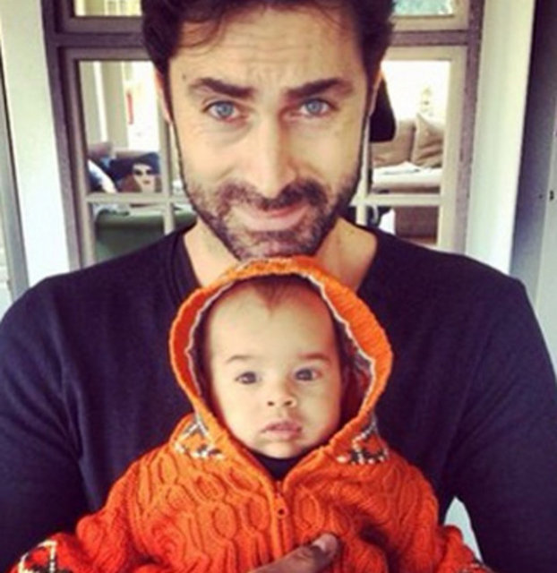 4 Ekim'de ilk bebeği Can'ı kucağına alan ünlü oyuncu Sedef Avcı oğlunun fotoğrafını Instagram hesabında paylaştı.