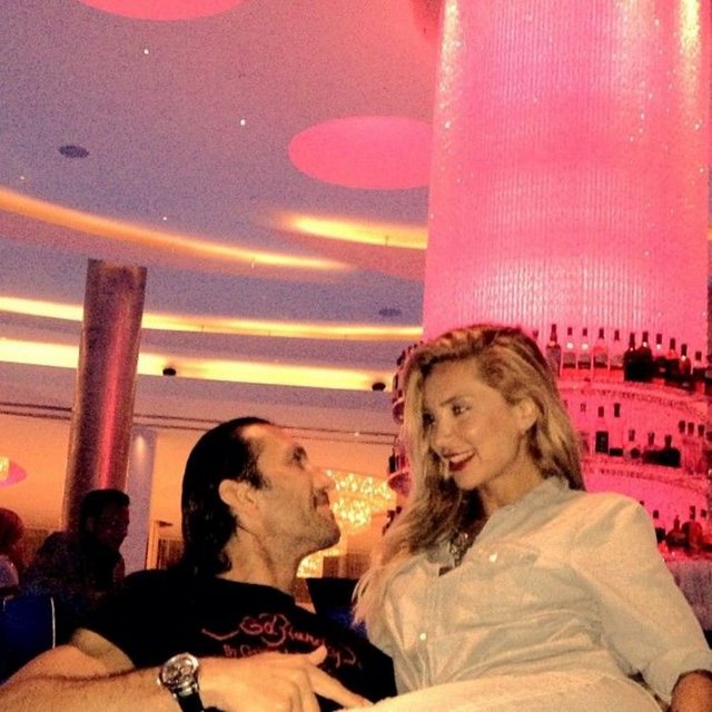 Önce Bodrum, ardından Çeşme'de tatil yapan Rüştü-Işıl Reçber çifti rotalarını Amerika'ya çevirdi. 10 gündür Miami'de tatil yapan çift, denizin ve güneşin tadını çıkartıyor.