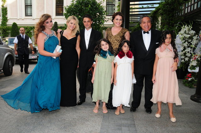 JENNY - BI - DANIELA DEMİR,JANINE - SÜLEYMAN DEMİR- SOFIA - ALARA - MELİSA DEMİR