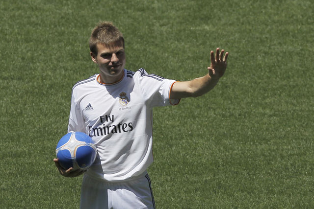 Real Madrid, yaklaşık 39 milyon Euro'ya Real Sociedad takımından Asier Illarramendi'yi transfer etti.