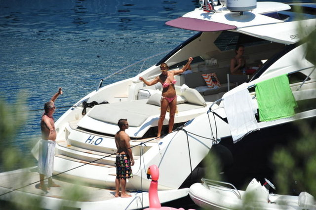 HT MAGAZİN/Onur AYDIN  - Pınar Altuğ Atacan tatil sezonunu her zamanki gibi ailesiyle birlikte Bodrum'da açtı.