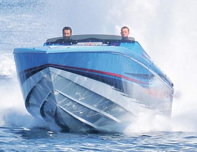 Donzi marka sürat teknesini Survivor Production için Panama'da bırakan Acun Ilıcalı, 1.3 milyon dolara Türkiye'de bir eşi daha olmayan Cigarette (Marauder) marka yeni bir tekne aldı.