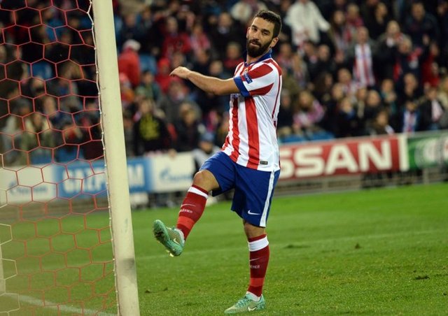 ARDA TURAN: - "Ronaldo'ya bir maçta faul yapayım da kendine gelsin dedim. Elimi şöyle bir attım vücuduna, bir baktım duvar gibi."