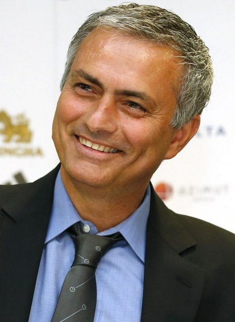 JOSE MOURİNHO: - Muhabir: "Takım yorgun muydu?"  - Mourinho:"Yorgun mu? Günde 15 saat çalışıp ayda birkaç yüz Euro'yla evine dönen baba yorgun olur, biz değil."