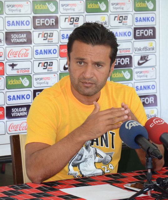 BÜLENT UYGUN: - "Manchester United'ın 40 yıldır evinde yenilmediğini söylüyorlar. Yenilmezler tabii daha önce Fenerbahçe ile hiç oynamamışlar"