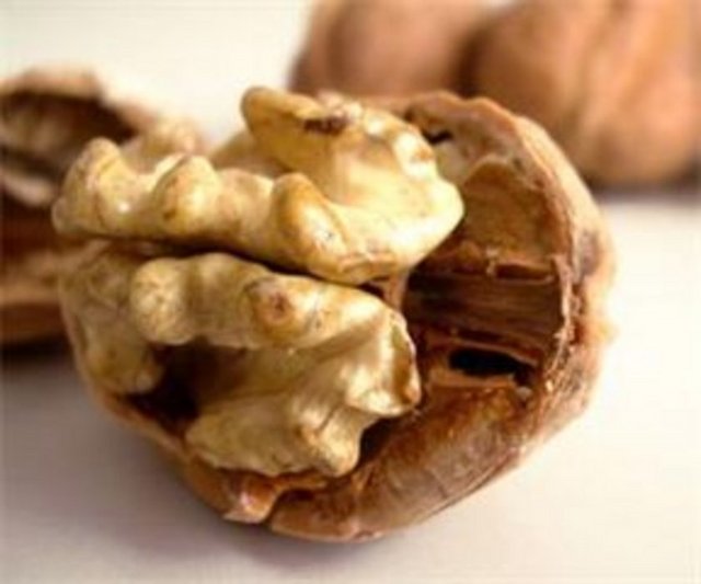 Ceviz - Yağlı tohumlar besinlerin mideden geçiş hızını yavaşlattığı için tokluğun uzamasına neden olur.