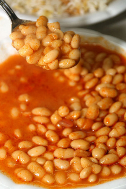 Ramazanda fasulye tüketiminizi ana yemeğin yanında bol mevsim yeşillikli kişi başı bir tatlı kaşığı yağlı bir piyaz olarak veya fasulyeyi ana yemek olarak pişirerek dâhil edebilirsiniz.