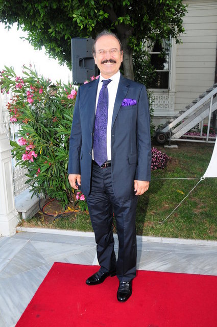 ALİ MÜFİT GÜRTUNA 