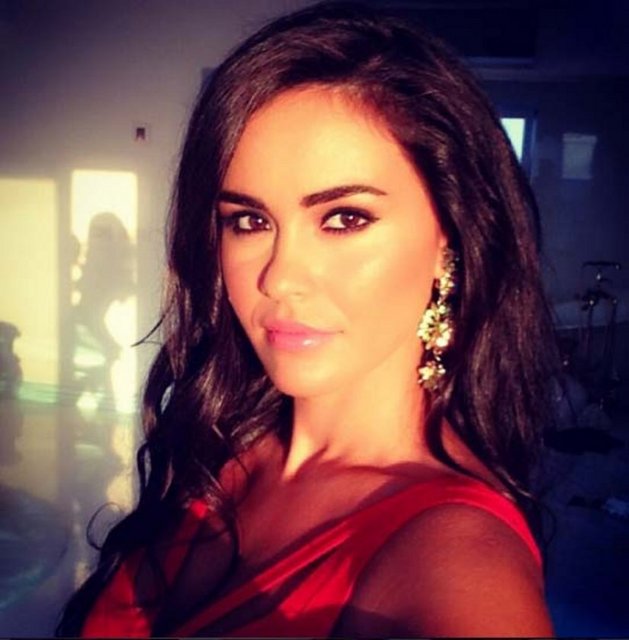 Zeynep Demirel'in yeni aracının plakası da özel.
