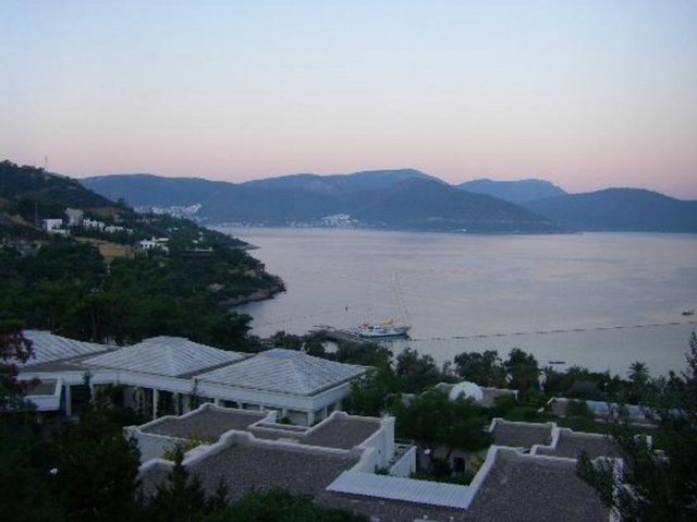 Rixos (Torba): 100 TL harcama zorunluluğu var.