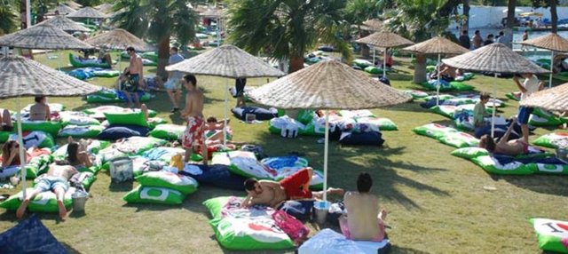 Babylon (Aya Yorgi Koyu): Hafta içi 30 TL, hafta sonu 40 TL