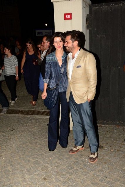 Kenan Doğulu-Beren Saat aşkı doludizgin devam ediyor.