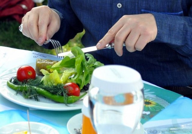 Bu yüzden astım hastalarının küçük porsiyonlar halinde azar azar ve sık beslenmesi gerekir.