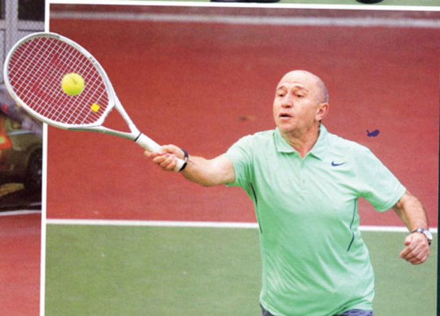 NİHAT ÖZDEMİR