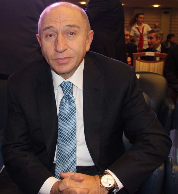 NİHAT ÖZDEMİR