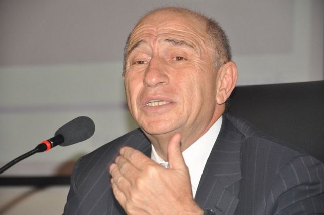 NİHAT ÖZDEMİR