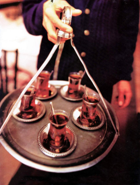 Bunun için lezzetli çay demlemekte altın kural; aldığınız çayın kalitesi kadar suyun kalitesi de iyi olmalı.