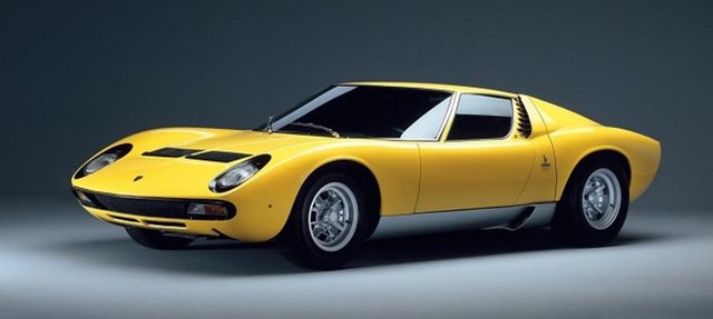 Lamborghini Miura, adını ünlü boğa yetiştiricisi Don Eduardo Miura'dan almıştır.