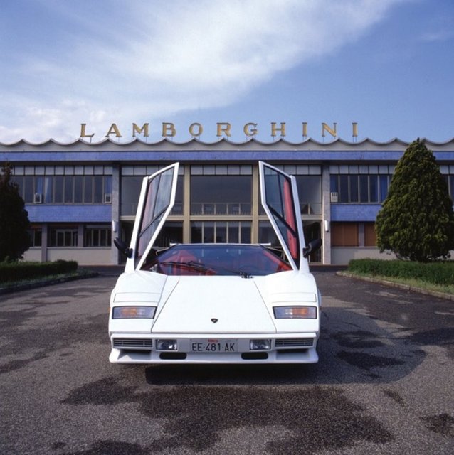 1980'lerin sonlarına doğru Countach modeli artık yaşlanmıştı.