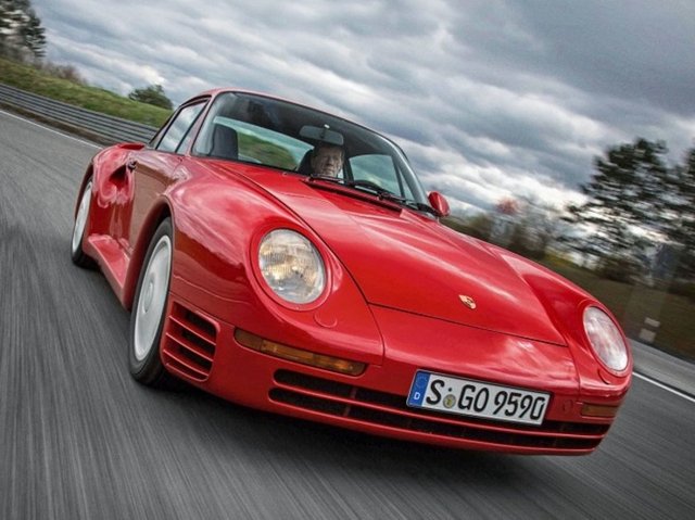 Porsche ise 959 modelini piyasaya sürmüştü. Lamborghini'nin yeni bir arabaya ihtiyacı vardı.