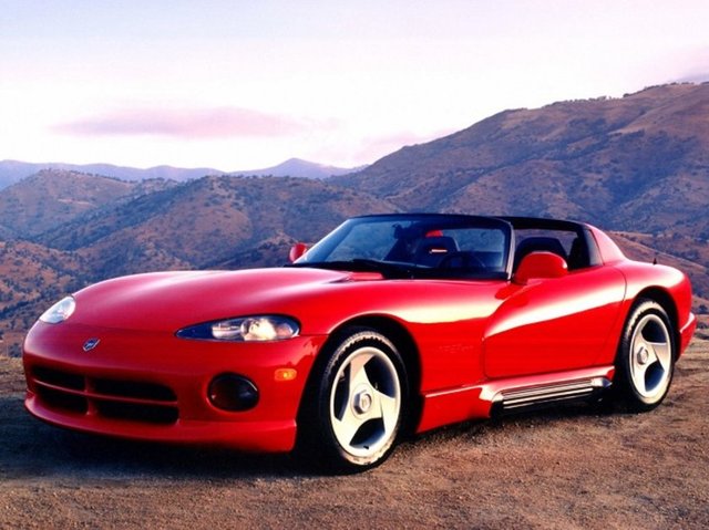 Fakat aracın son rütuşlarını Chrysler'in tasarımcısı Tom Gale yapmıştır. Tom Gale aynı zamanda 90'lı yılların ünlü spor arabası Dodge Viper'in tasarımcısıdır.