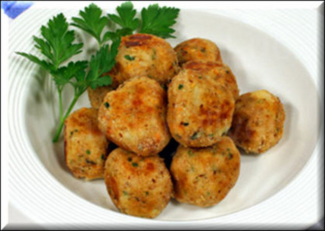 2-3 adet tavuk kıymasından köfte
