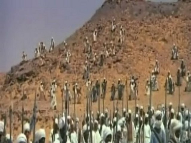 Müşrik Orduları 11 Mart 625'de Mekke'den Medine'ye yürümeye başladı. Bu saldırı Mekkeliler tarafından Bedir Muharebesi'ndeki kayıplarının öcünü almak ve Müslümanların yükselen gücünü kırmak için yapıldı.