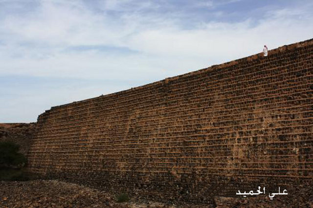 Muhammed, elde edilen ürünlerin yarısını vergi olarak vermeleri koşulu ile Yahudilere topraklarını iade etti.