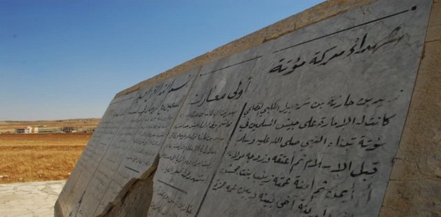 İslam Ordusu'nun Medine'den hareket ettiğini duyan Şürahbil, Bizans İmparatoru Heraklius'a haber gönderir. Bu arada kardeşi Sedus komutasındaki bir birliği de Müslümanları karşılamak üzere Vadi'l Kura'ya gönderdi. Burada yapılan çarpışmada Sedus öldürüldü ve ordusu bozguna uğratıldı.