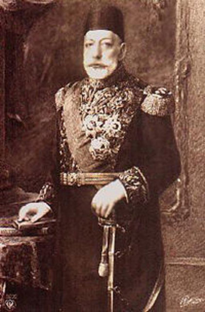 35. Osmanlı padişahıdır. Müzmin şeker hastasıydı ve şekerin vücudunda yaptığı tahribat sonucunda 3 Temmuz 1918′de öldü.