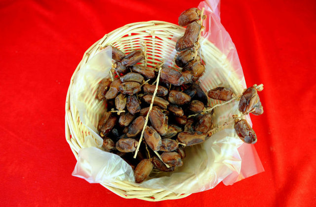 Hurma gerçekten doğanın şifalı ve faydalı besinlerinden biridir. Lif, mineral ve fenol açısından zengindir. İçerisinde bol miktarda sodyum, potasyum, magnezyum ve demir vardır.