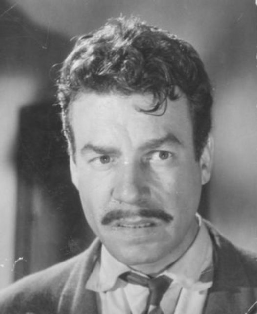 TURGUT ÖZATAY Sinemaya uzun yıllar emek veren Turgut Özatay, gerek Cüneyt Arkın gerekse Kemal Sunal filmlerinin önde gelen kötü adamlarından biriydi.